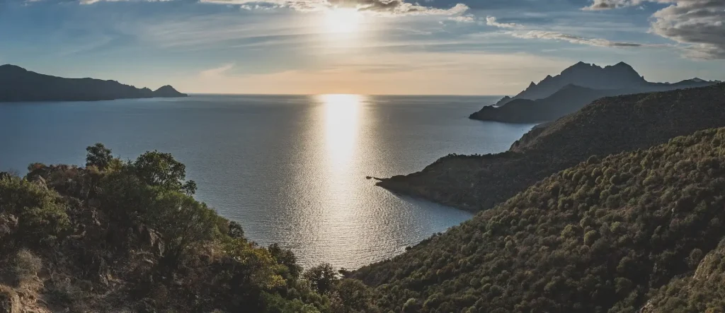 Coucher de soleil magnifique en Corse, France.
