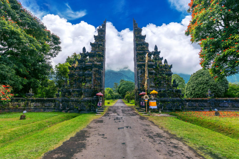 Grand portail d'entrée à Bali, Indonésie