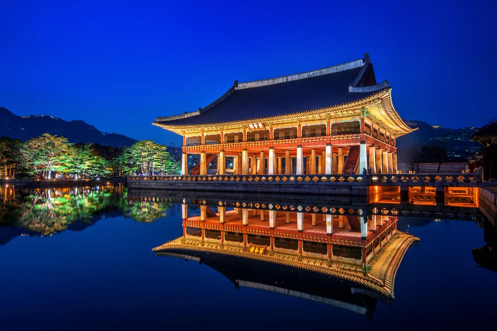 Palais de Gyeongbokgung de nuit, Séoul, Corée du Sud