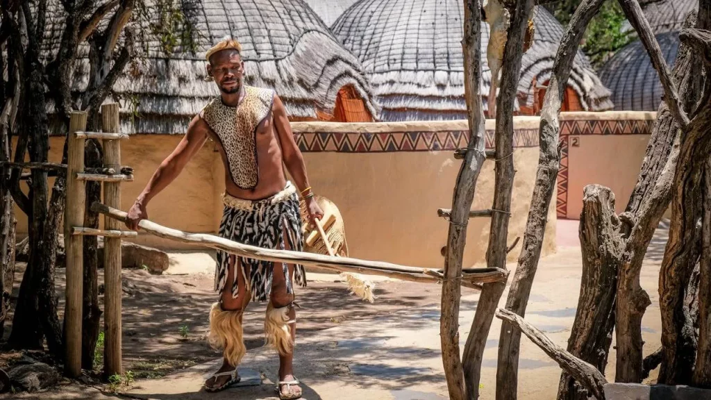 Homme portant une tenue traditionnelle coréenne