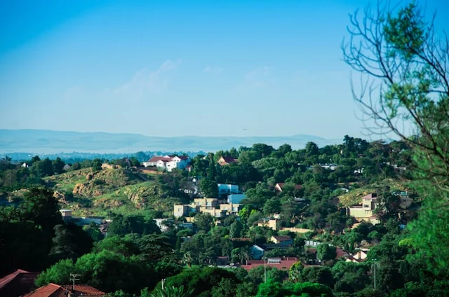 Vue d'une petite ville sur une colline, Johannesburg, Afrique du Sud