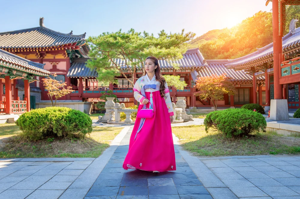 Woman in hanbok at Gyeongbokgung Palace