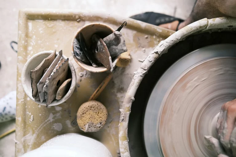 Atelier de poterie marocaine