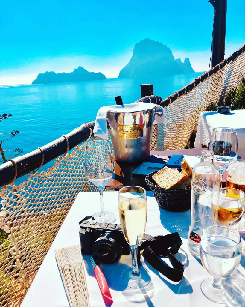 Dîner de luxe en bord de mer avec vue sur Es Vedrà